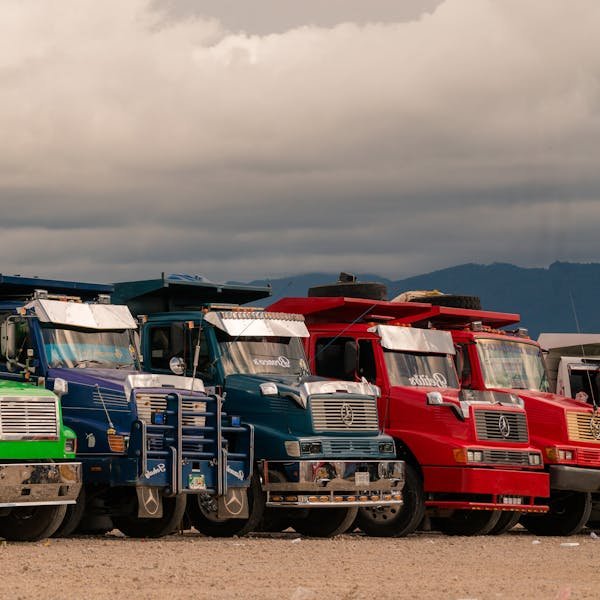 Optimisez votre visibilité avec le covering de camions professionnels